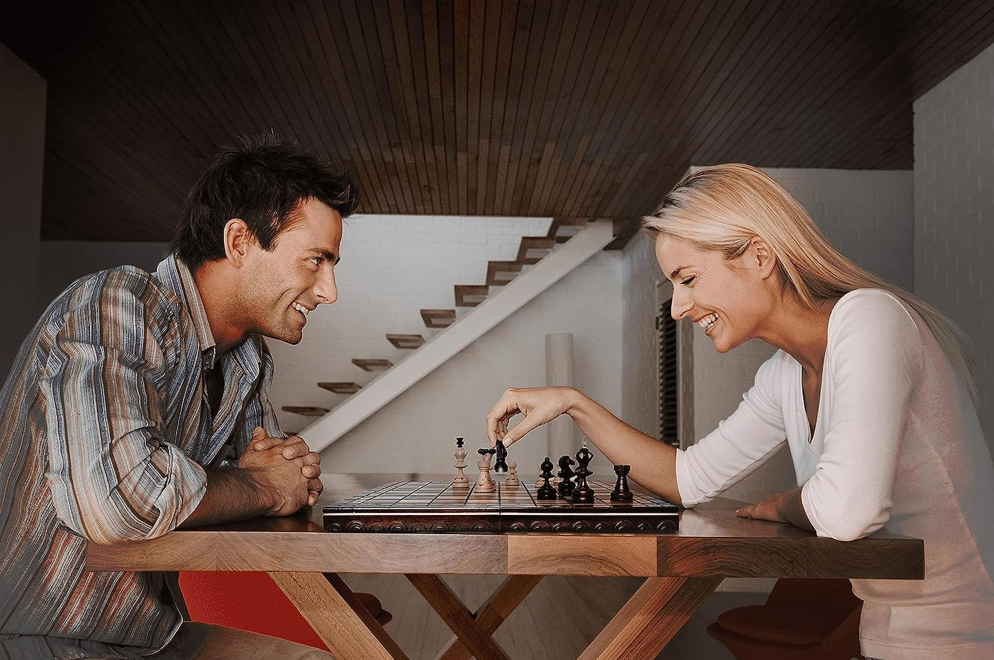 PINEEA Schachbrett Holz - Handgemachtes Schach Brett - Klappbares Chess Board Set